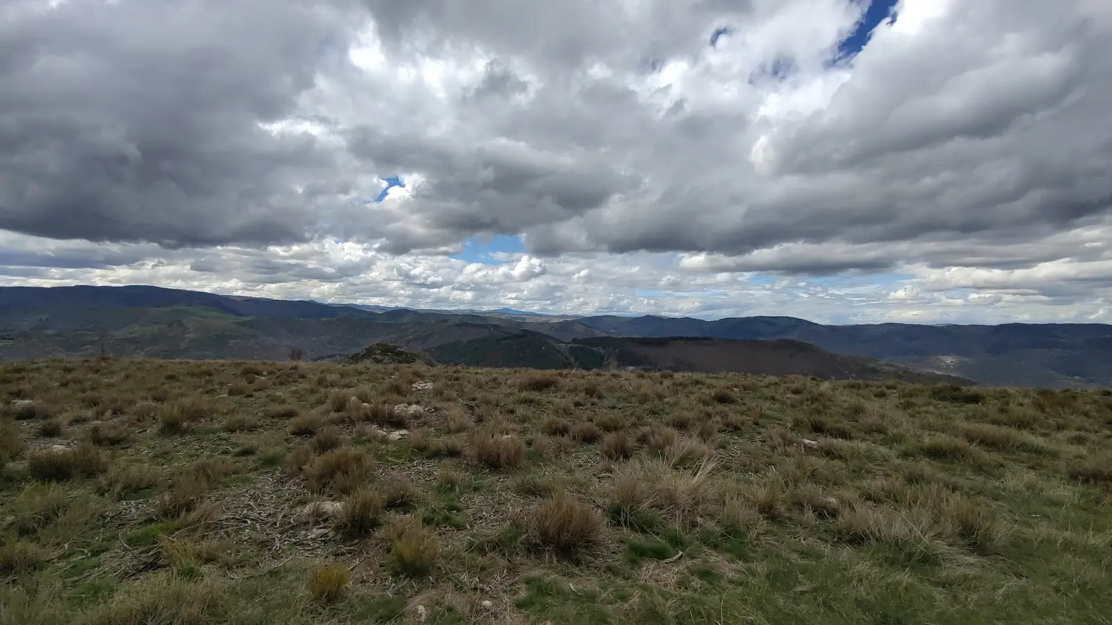 Un paysage montagnard du haut de l'Ardèche